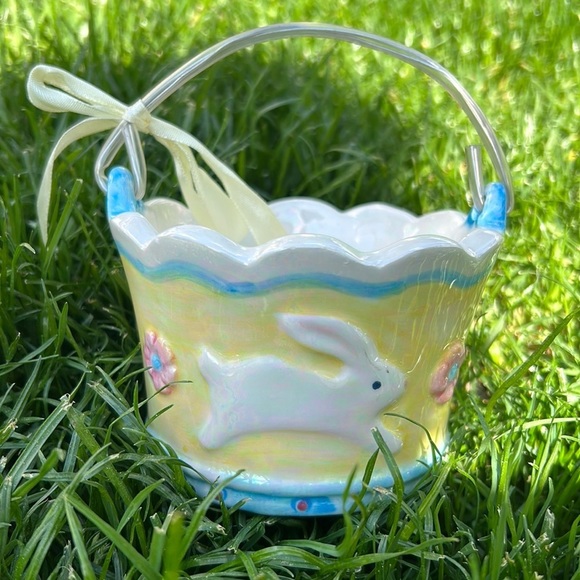 Cute ceramic Easter bunny - Picture 1 of 5